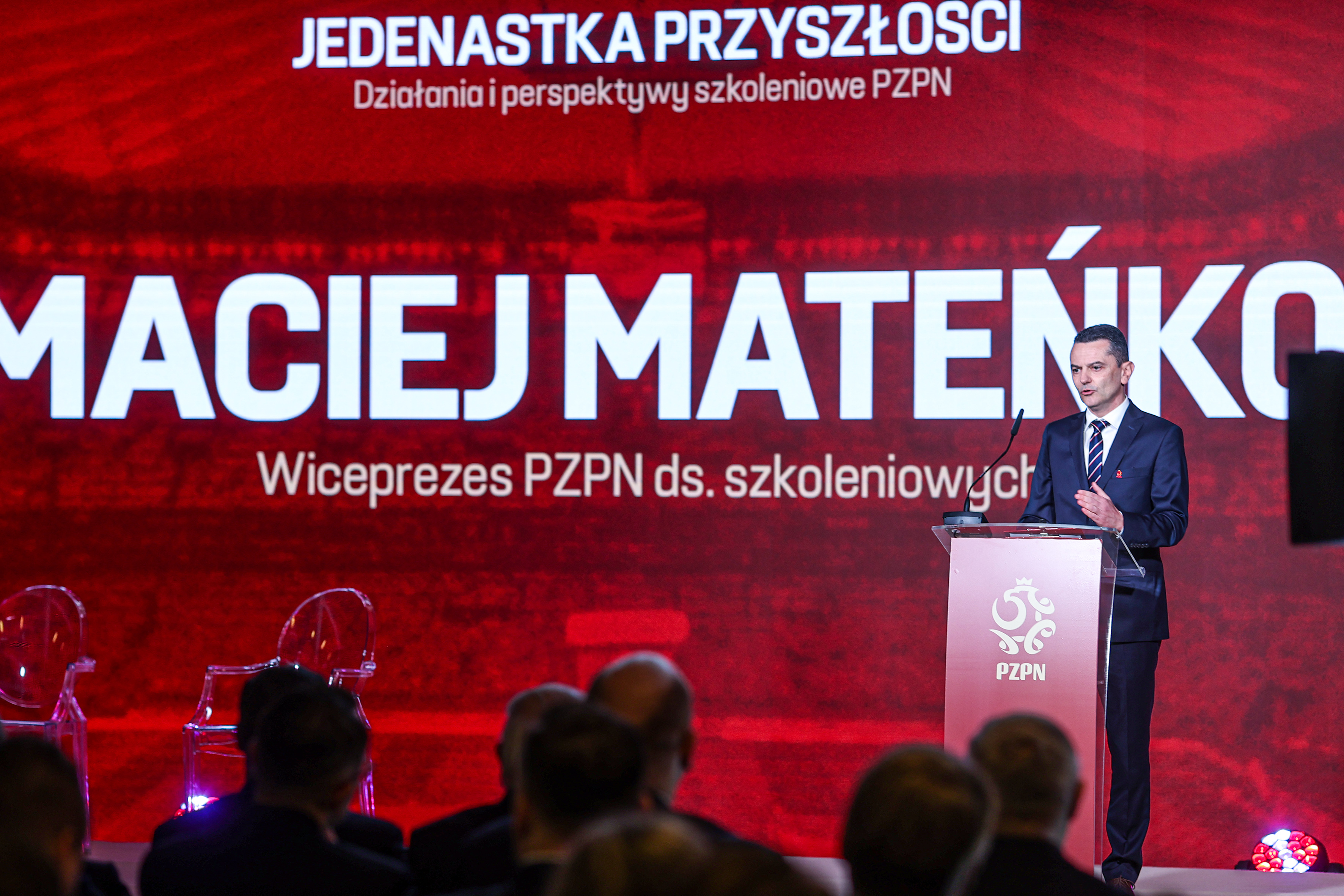 Prezes z podpisem w tle